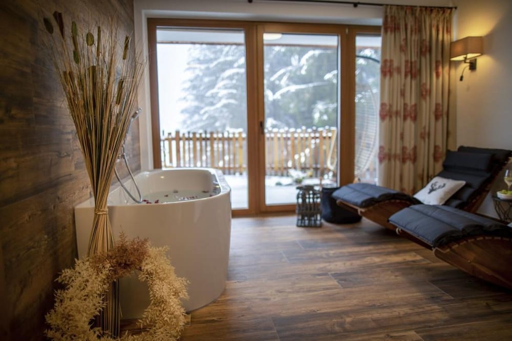 Chalet in Neukirchen Near Wildkogel Ski Slope