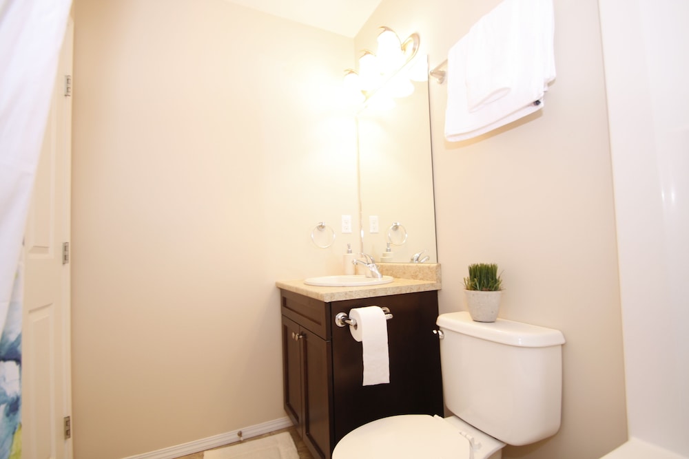 Hampton 3bd 2br near Airport