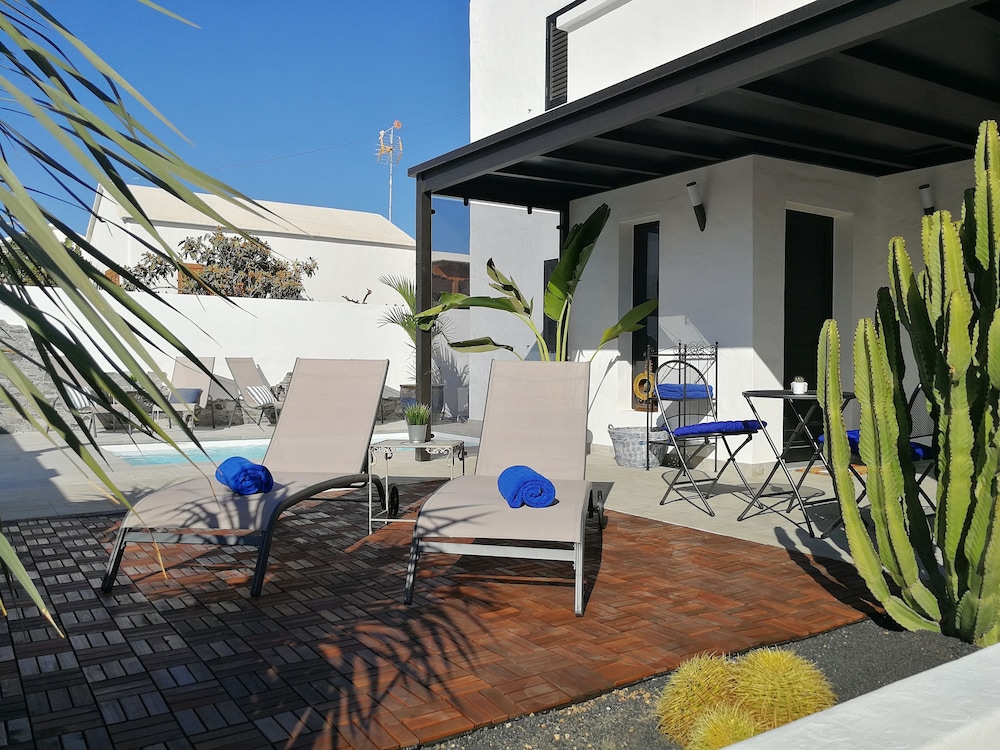 Hotel Magma Rooms - Image 1