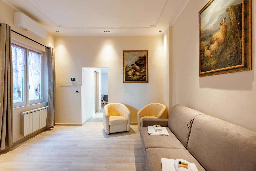 Pleasant 2BR flat next to Genoa Port