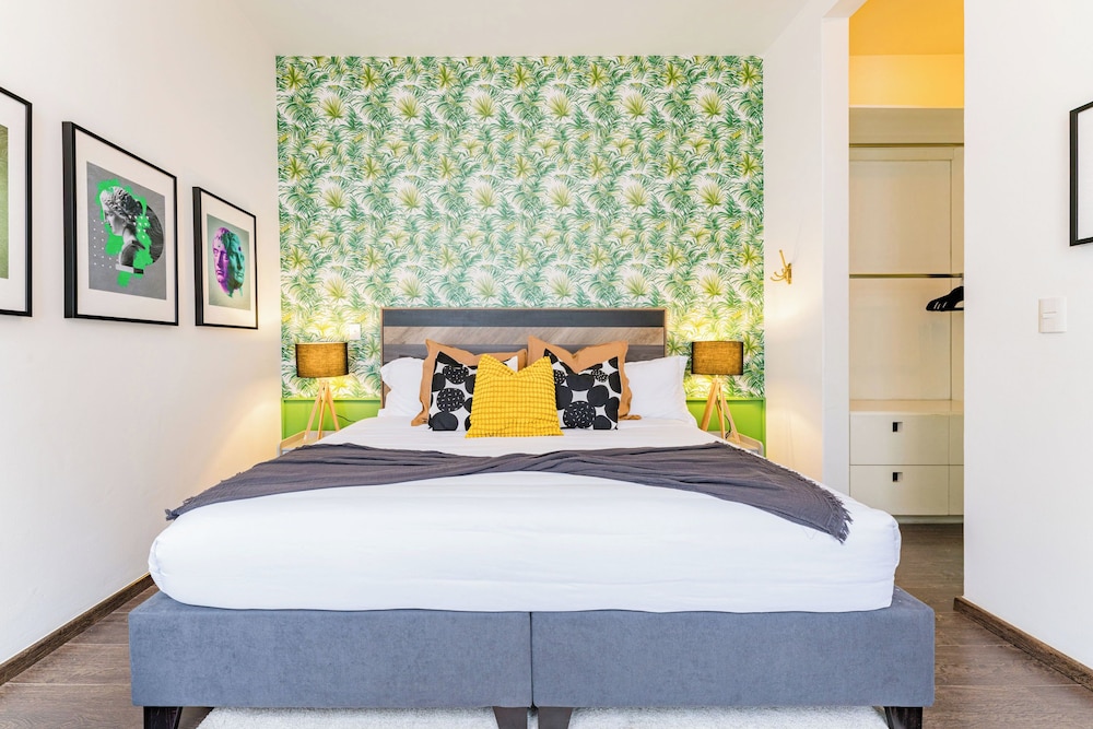 NEW Perfect Location with Free Parking photo 2