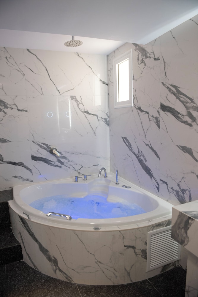 Jensen Luxury Suites
