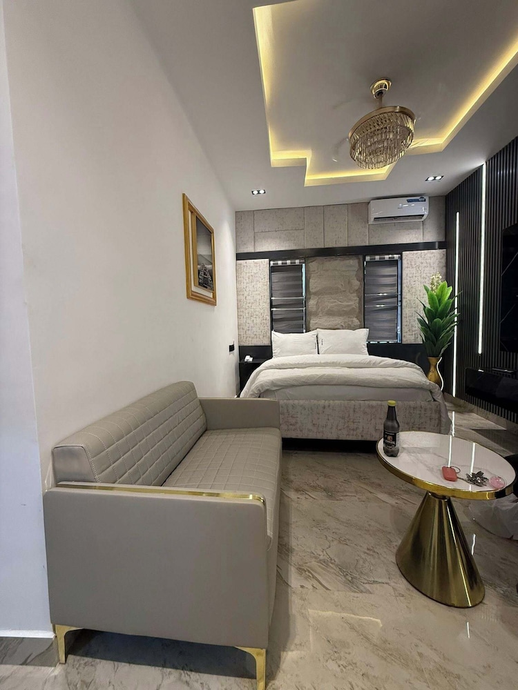 Glitaz Apartment