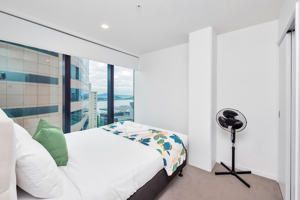 Amazing Harbour, Skytower & Rangitoto Views view 5