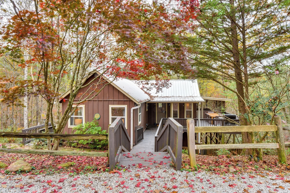 1 Mi to Beach: Lake Rabun Home w/ Carriage House