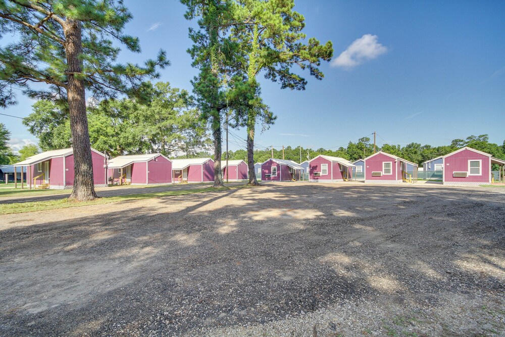Cozy Picayune Rental Home ~ 11 Mi to Space Center!