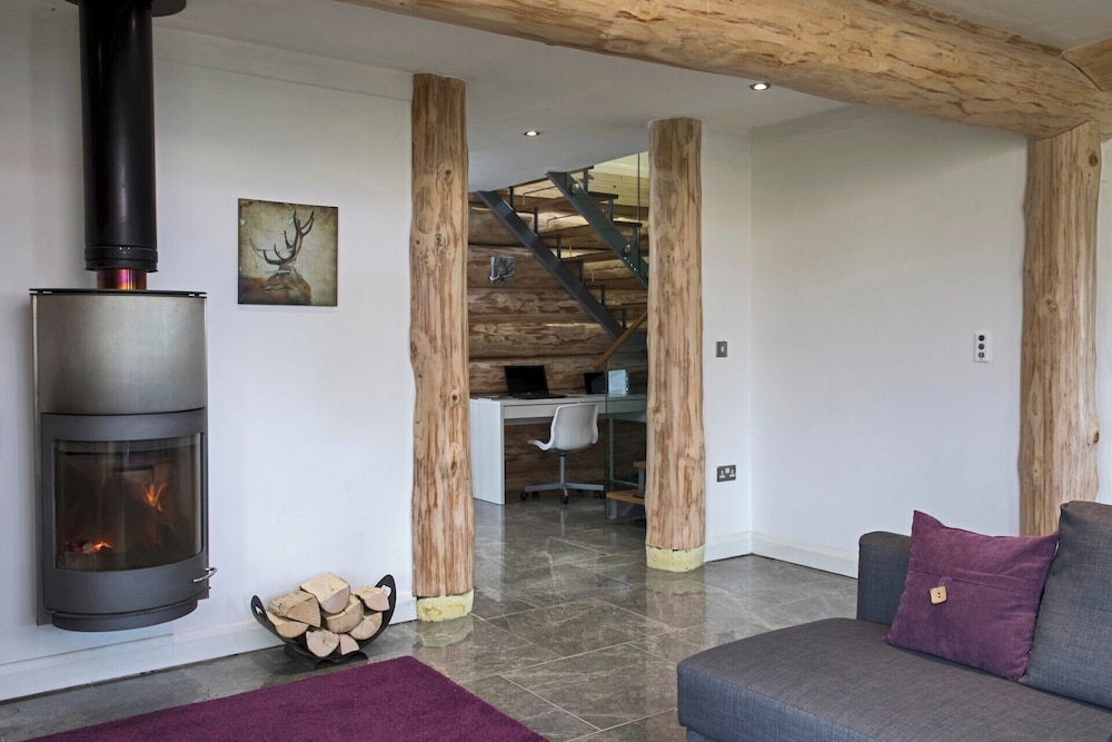 Traditional Scandinavian/north American Log Home