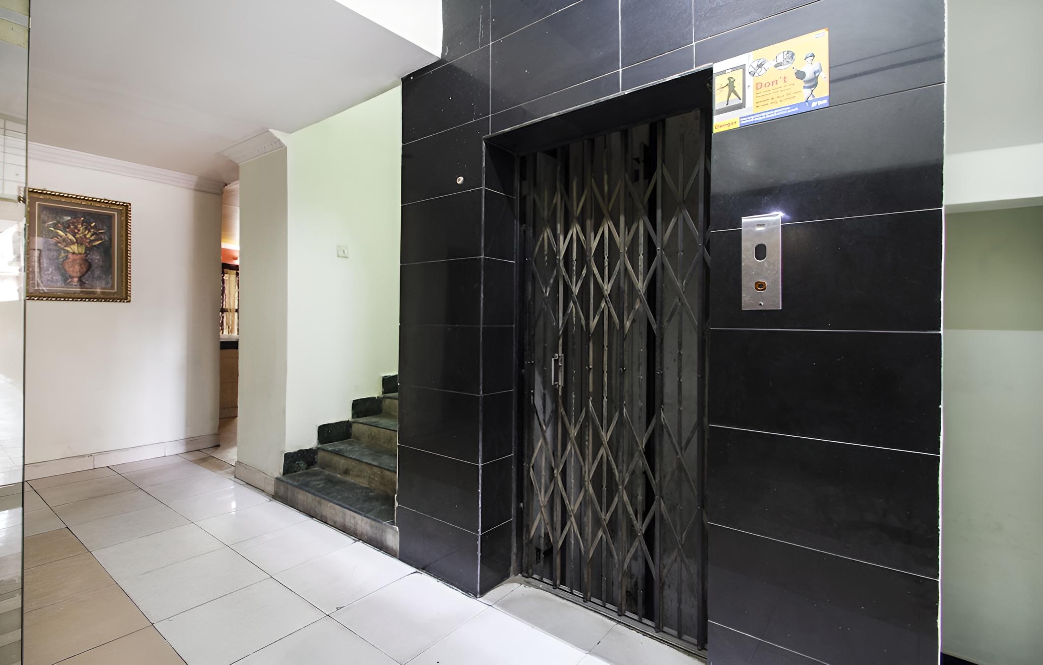 OYO 7707 Corpo Suites