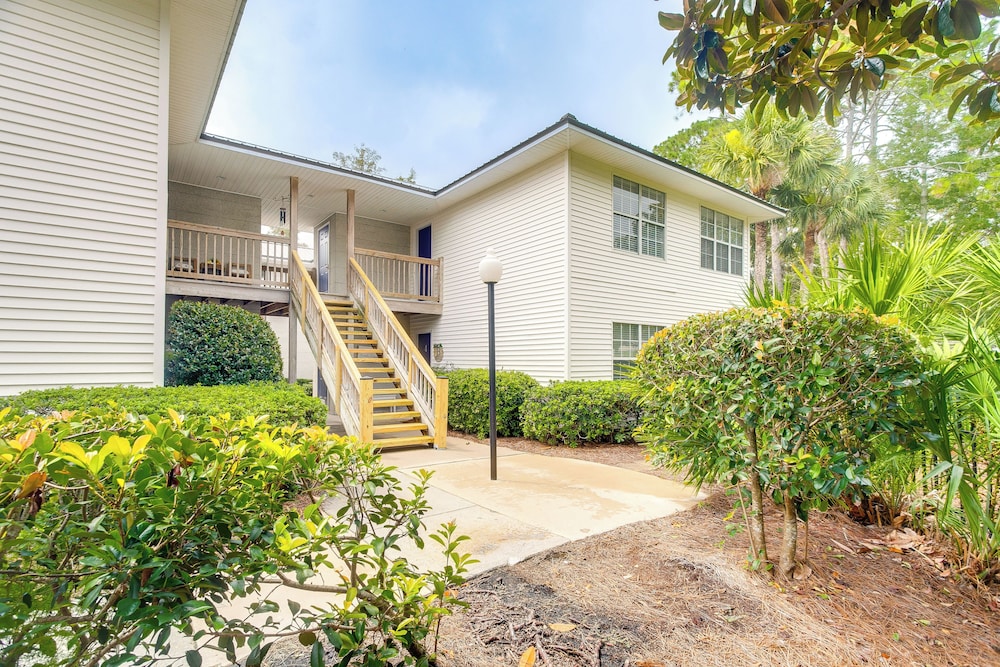Upscale St. Simons Condo: Sunroom & Steps to Pool! view 5