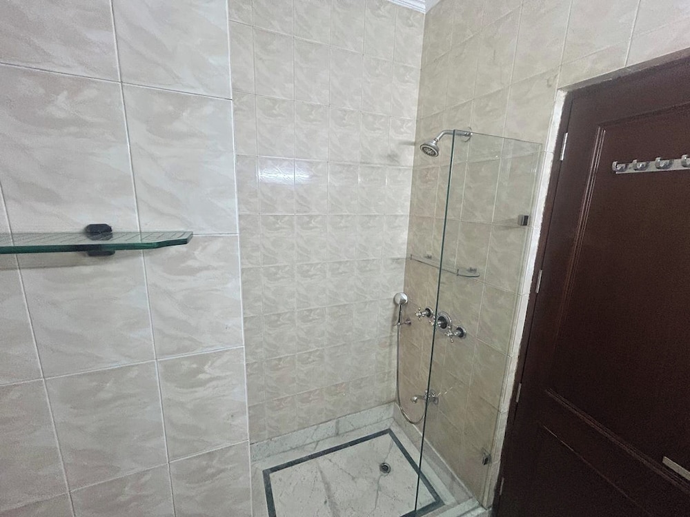Metrolink Apartment & Suites-Green Park