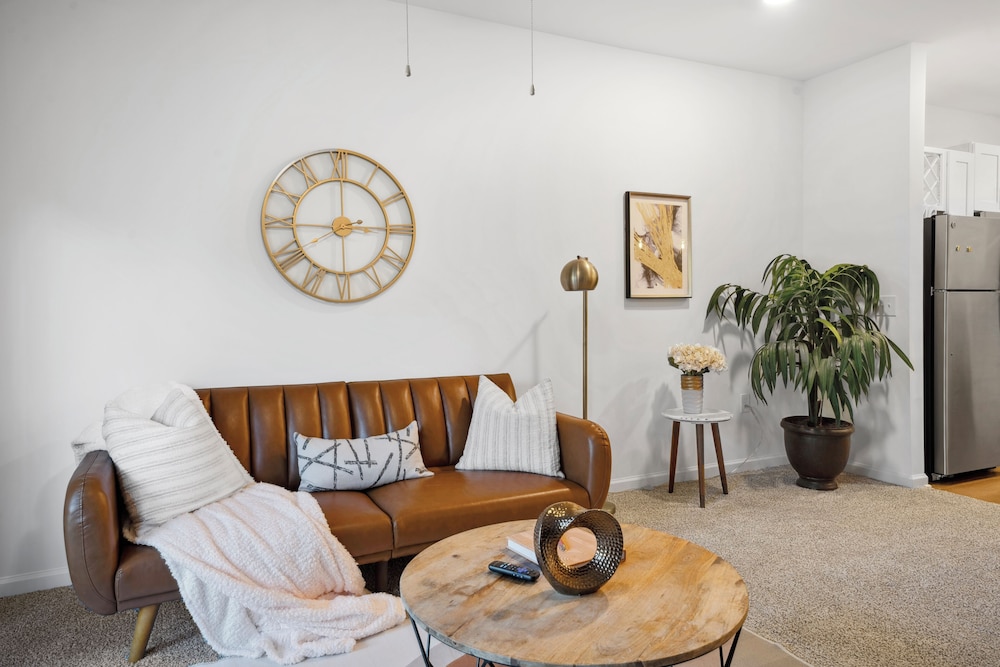 Luxurious Apartments - Pool Gym Bikes