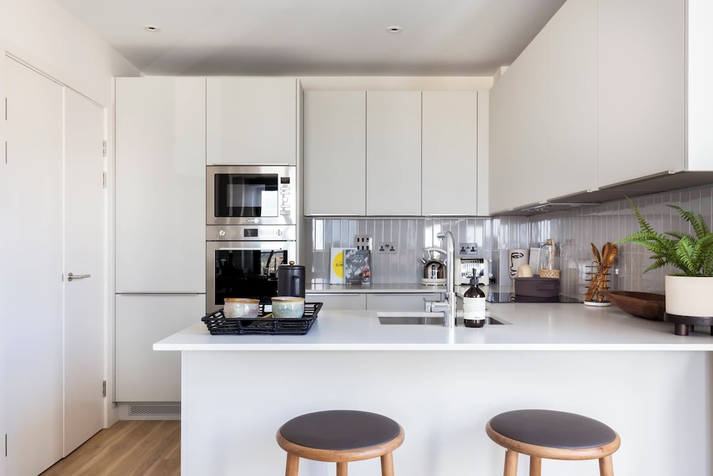 Croydon Central Apartments by Urban Rest