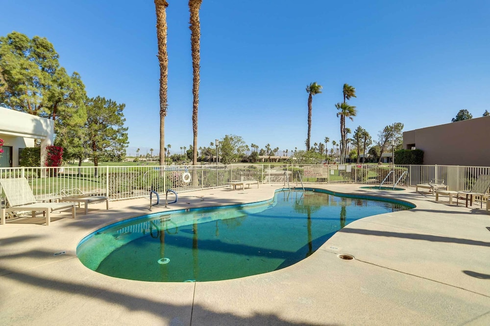 Golf Haven w/ Pool Access - 5 Mi to Palm Springs