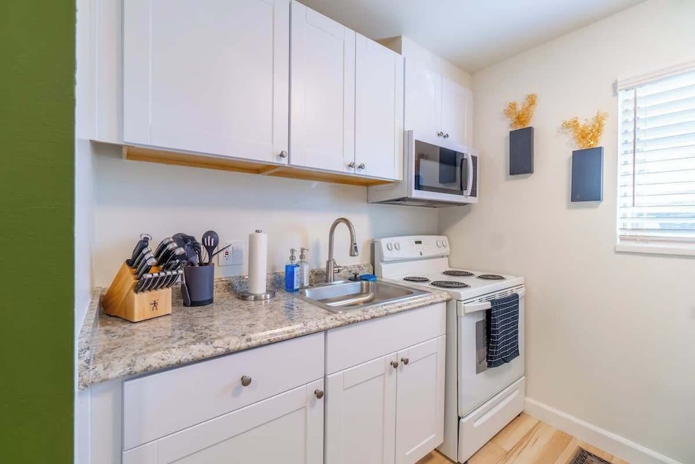 Emerald Escape - UNR & Pet Friendly