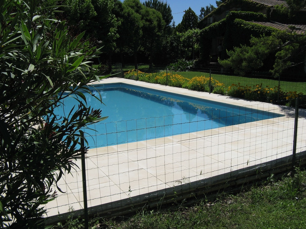 Clos Sainte Garde en Saint-Didier — recepcion & lobby