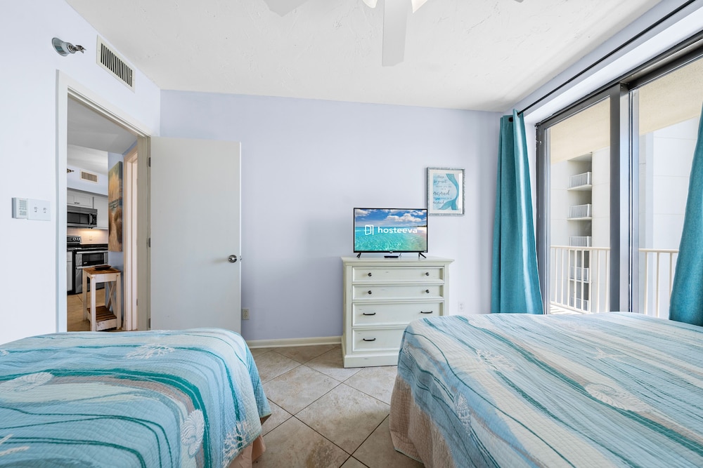 Pelican Pointe by Hosteeva
