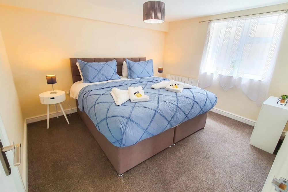Captivating 1-bed Apartment in Stroud view 3