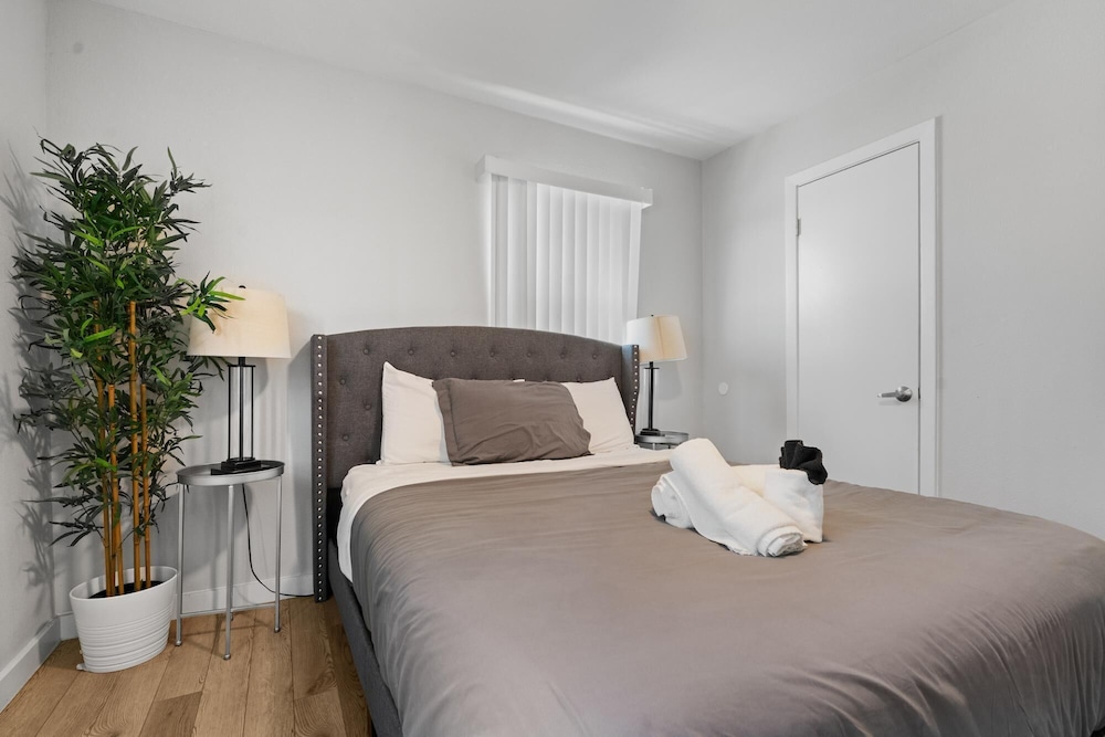 Modern 2BR Near UT Hyde Park Evonify - Property Image 16