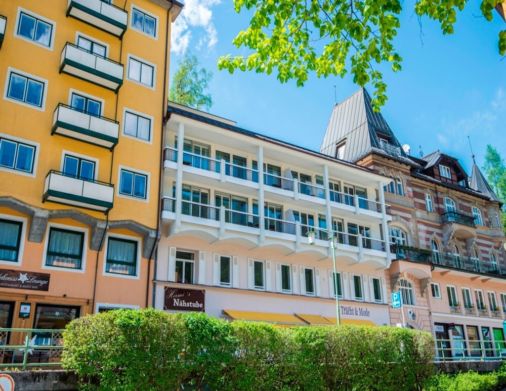 Spacious Apartment With Mountain View