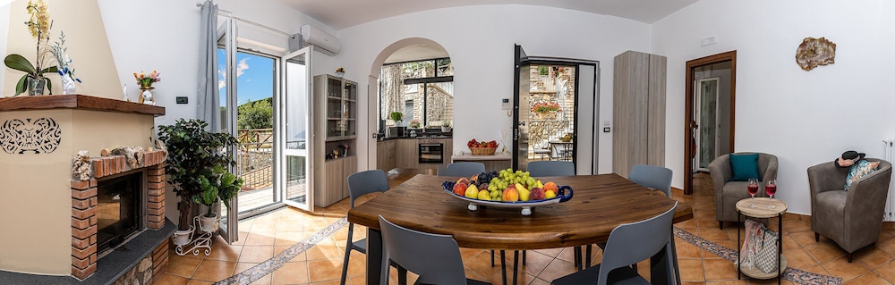Villa Lions Rose in Sant Agata sui Due Golfi view 5