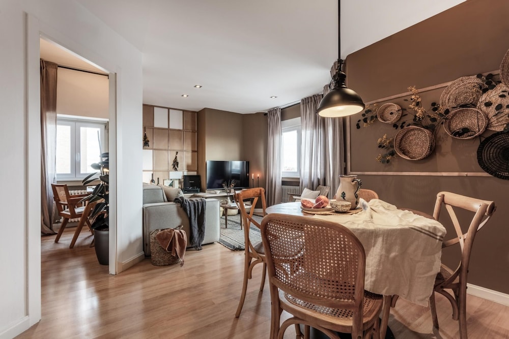 Triana - 1 Bedroom Apartment in Trafalgar