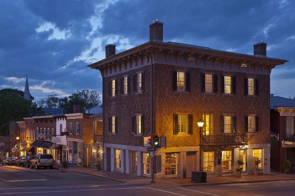 The Georges - Image 1