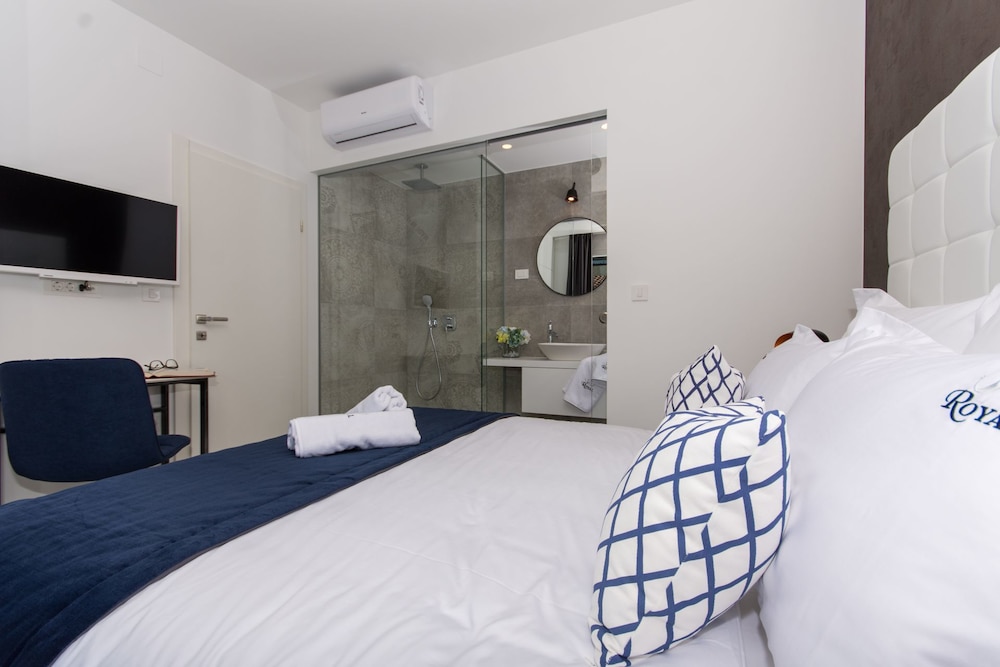 Luxury Apartments Royal M with Pool