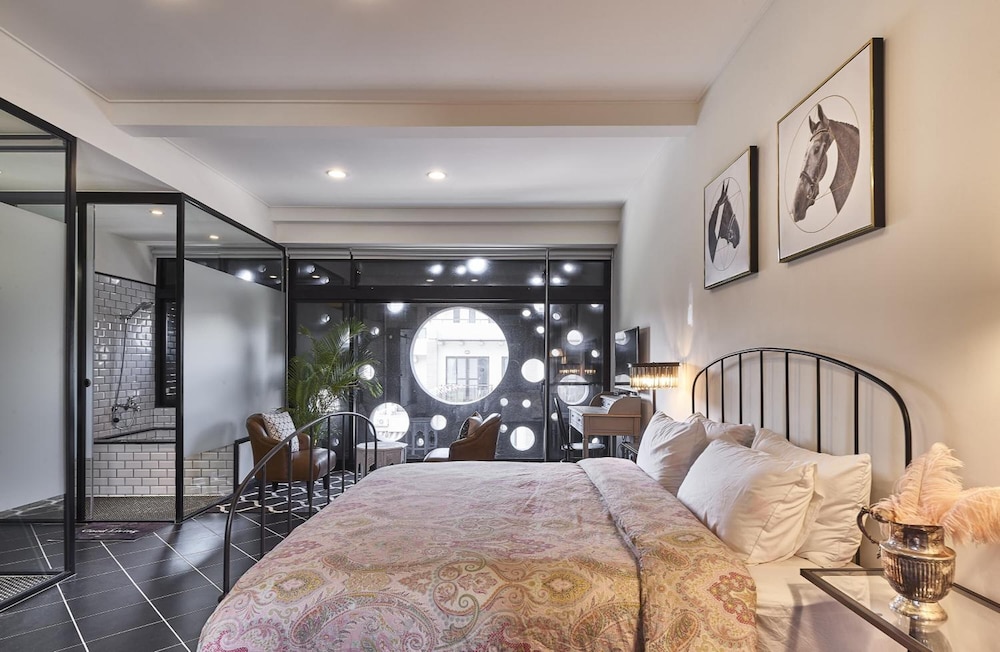 noir B&B