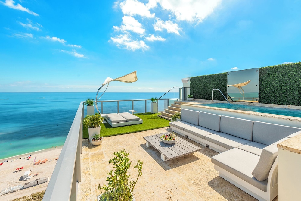 Luxury Vacation Rentals in South Beach by LRMB