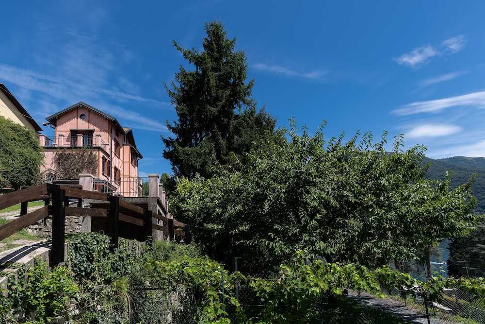 Pink Villa