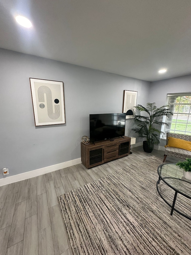 Relaxing 4BR 2BA Home With Wifi and Private Pool in Fabulous Fort Lauderdale