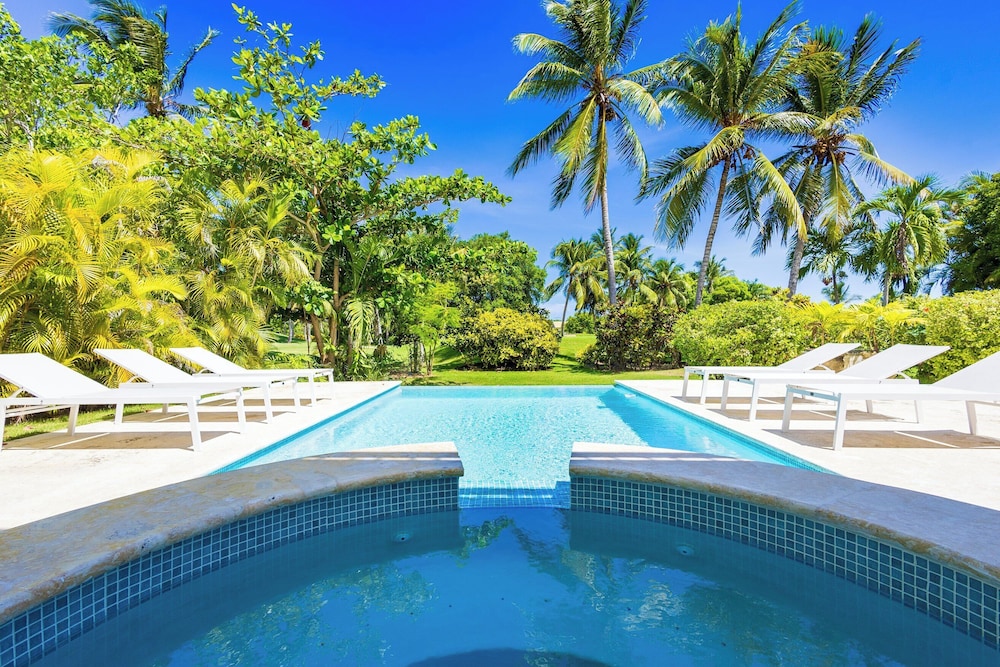 Villa Buganvilla 252 - 4BR Pool Jacuzzi Golf