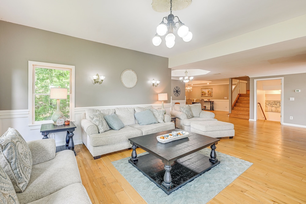 5-story Group Getaway w/ Game Room in Franklin!