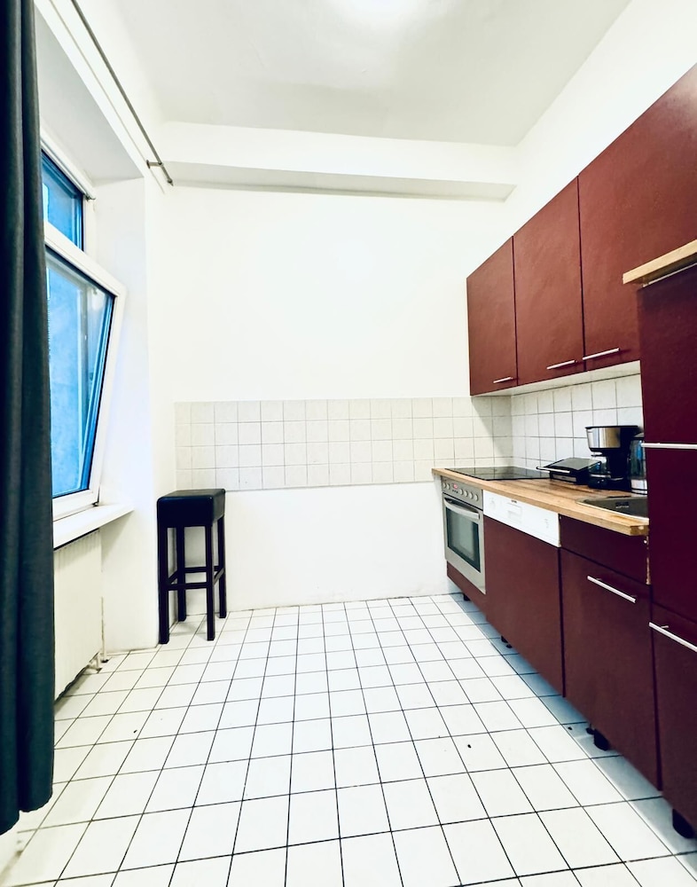 Affordable Cozy 3BR Apt Near FAC Platz