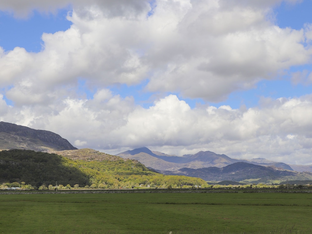 Morfa Lodge view 4