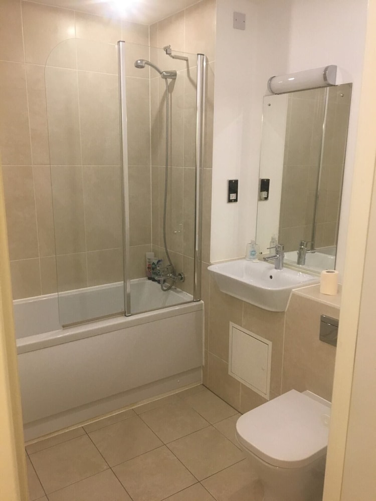 Bright & Modern 1 Bedroom Flat in Shepherds Bush