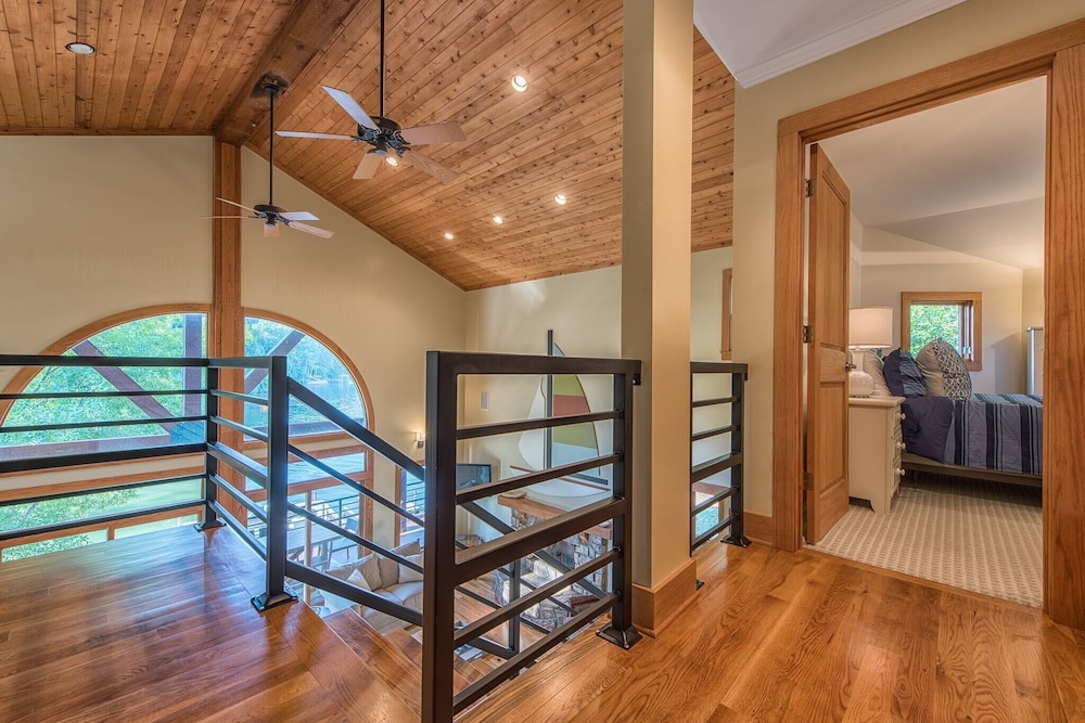Mi Casa, Su Casa by Avantstay Lakefront Escape view 5