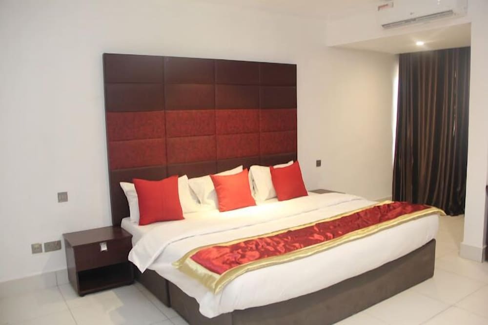 AM 2 PM Hotel and Suites