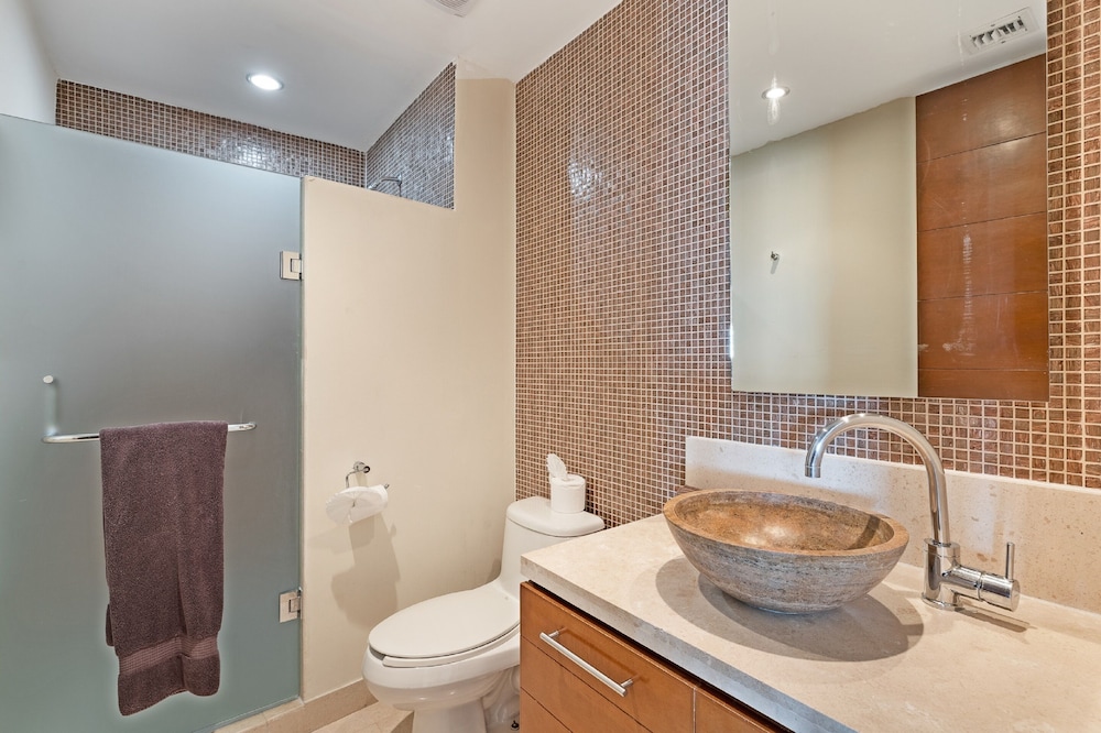 Encanto Living 1103 -3BR by Kivoya