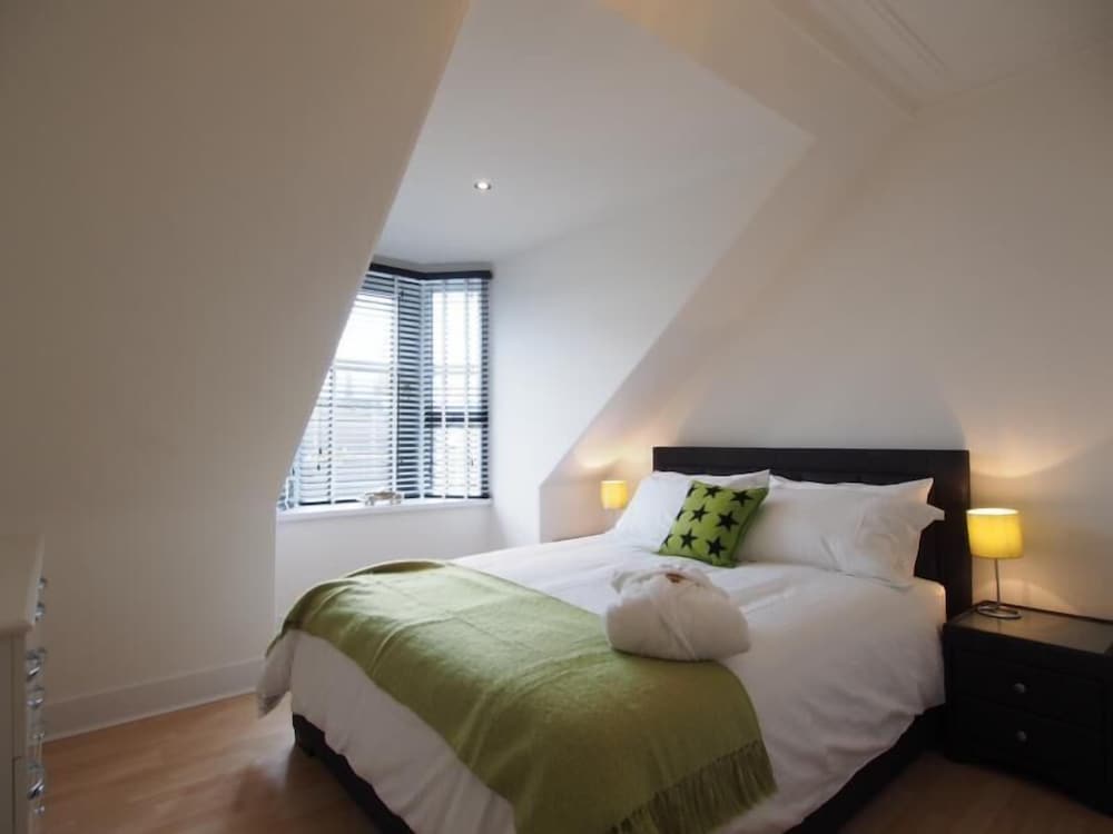 Thistle Apartments view 4