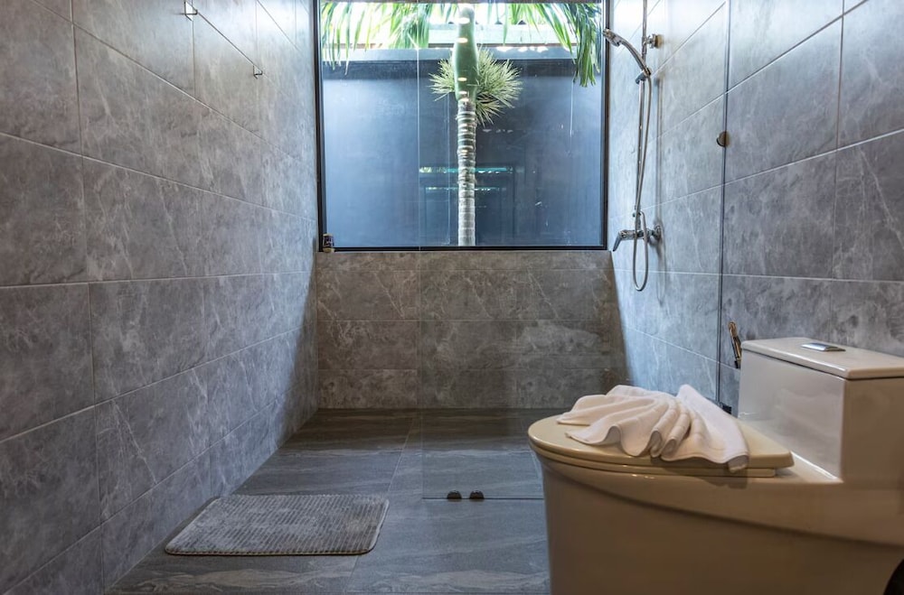 Tropical 3BR Escape Pool Style V90