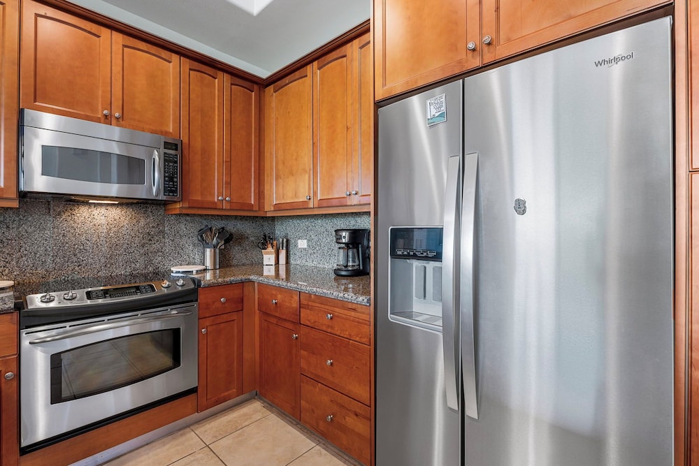 Walk to Restaurants/shopping - Excellent Golf Course Views - Private Beach Access - Vrkcv
