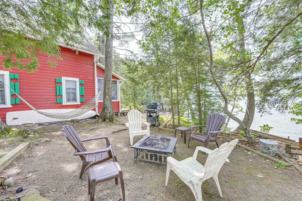Peaceful Lakefront Maine Cabin w/ Sunset Views
