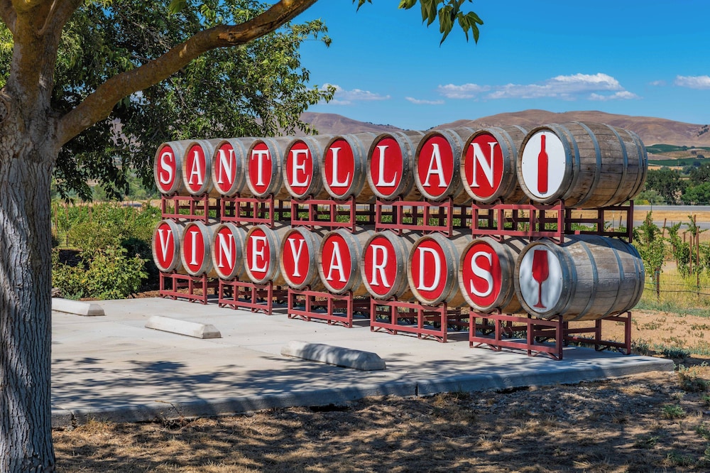 Santellan Inn