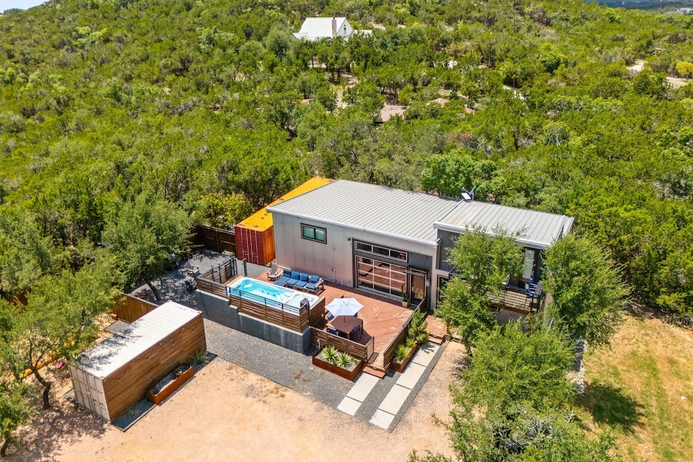 Luxury 7BR Hill Country Gem With Barndominium
