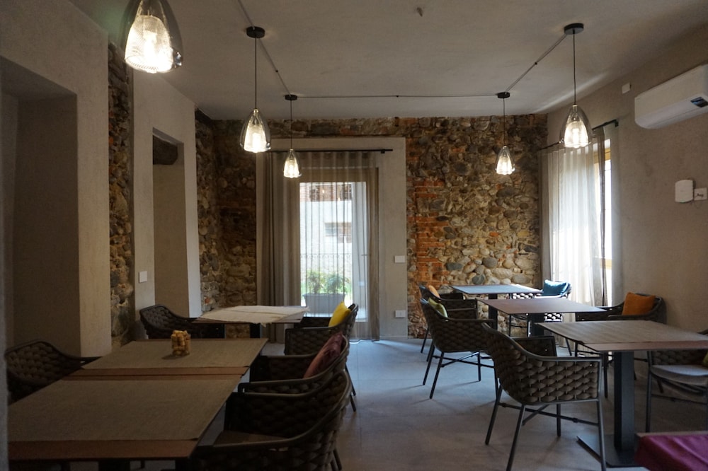 Decanter House