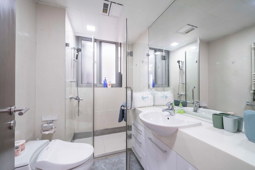 Tyms Modern 1BR 1BA Suite Xujiahui Metro