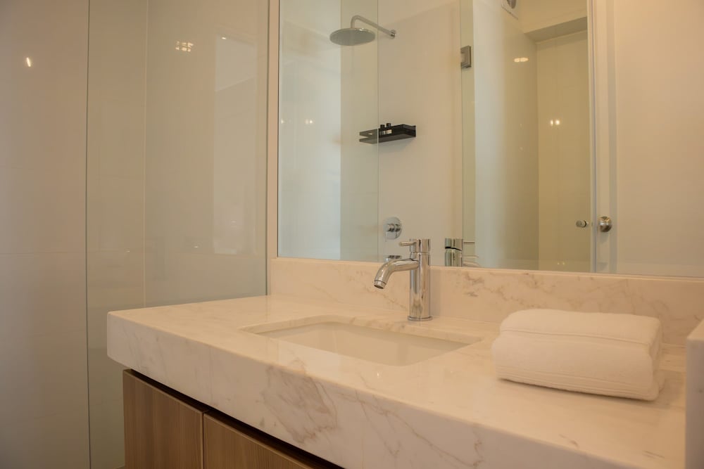 w Beautiful 3BR w Balcony in San Isidro
