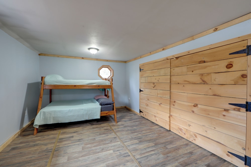Fall Festival Retreat: Cabin w/ Deck & Yard!
