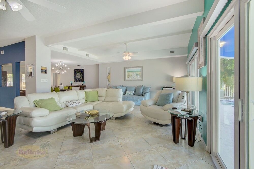 Water Lover's Paradise - Weekly Rental 2 Bedroom Home by RedAwning view 5